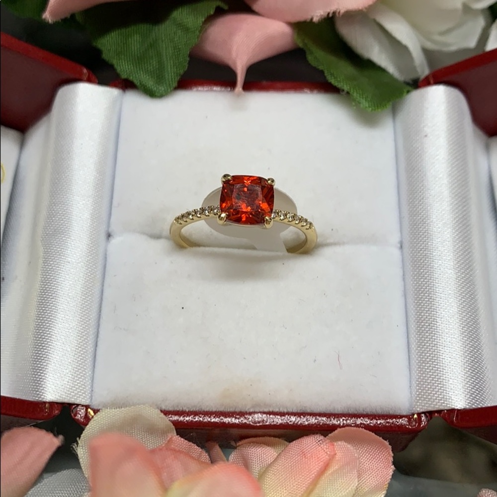 NWT Size 8 ring
